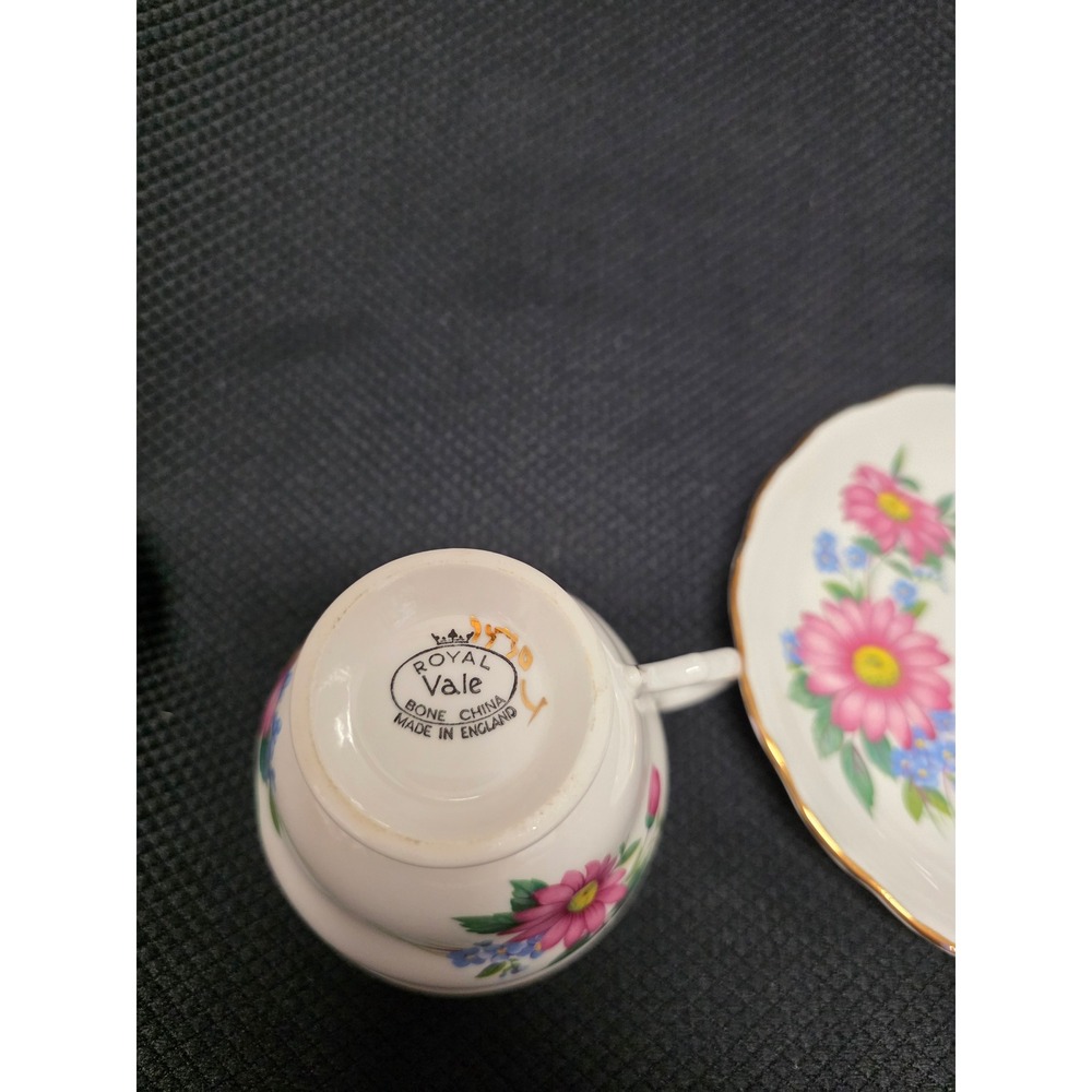 Royal Vale Bone China Tea Cup and Saucer Set Pink Daisy Blue Floral England - Picture 3 of 6